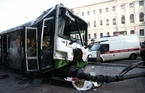 

Открыта «горячая линия» для пострадавших в ДТП на Невском проспекте рисунок
