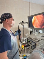 

 В 9-й городской больнице врачи помогли пациенту избежать серьёзной полостной операции - удаления 2 сегментов кишечника image
