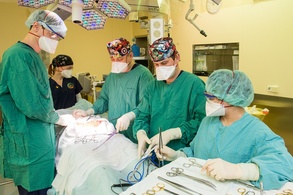 

Хирурги Петербургского онкоцентра спасли пациента, удалив огромную опухоль на бедре image
