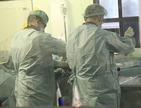 

В городской больнице №26 впервые была проведена редкая операция по удалению 15-сантиметрового тромба из мозговых артерий image
